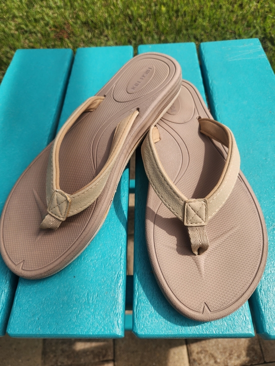 High Tide Shoes - Women’s High Tide Flip Flops Size 7 Taupe Flip Flop Sandals